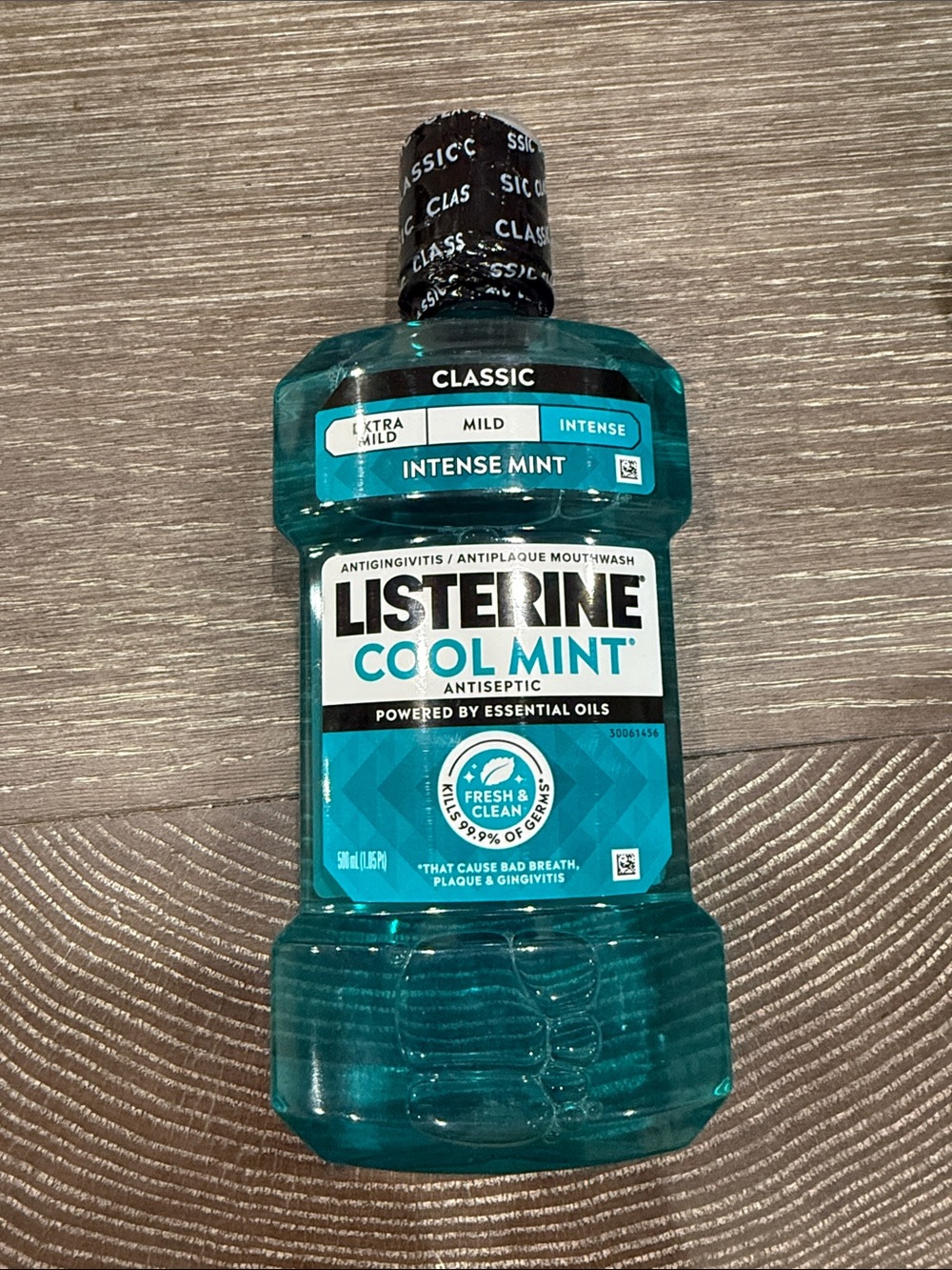 NWT Listerine intense Cool Mint Antiseptic Mouthwash 500mL
